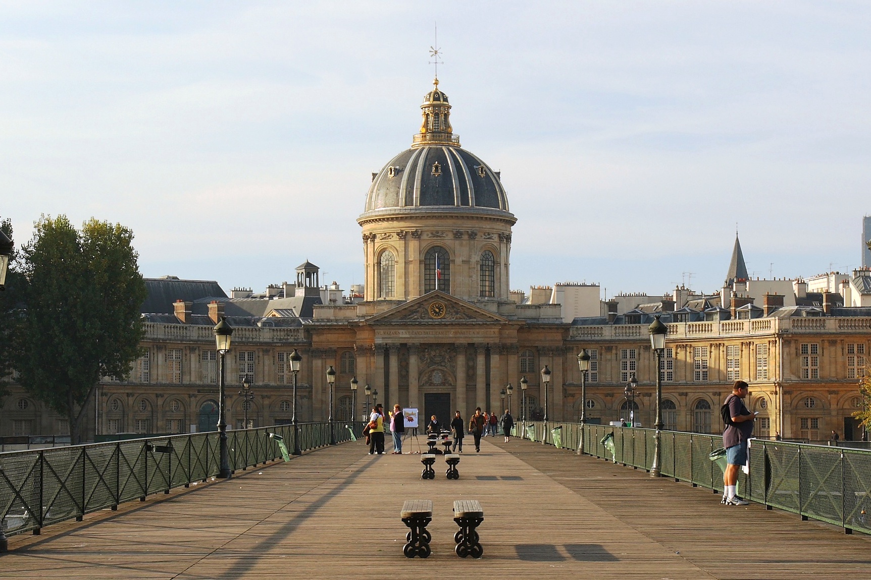 Vue de la coupole de l'Institut de France depuis le Pont des Arts à Paris.