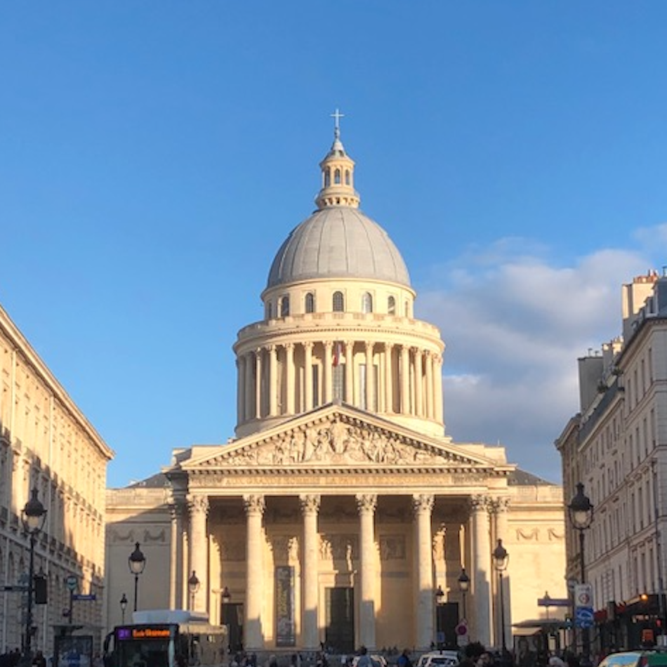 Vue de la façade du Panthéon depuis la rue Soufflot à Paris
