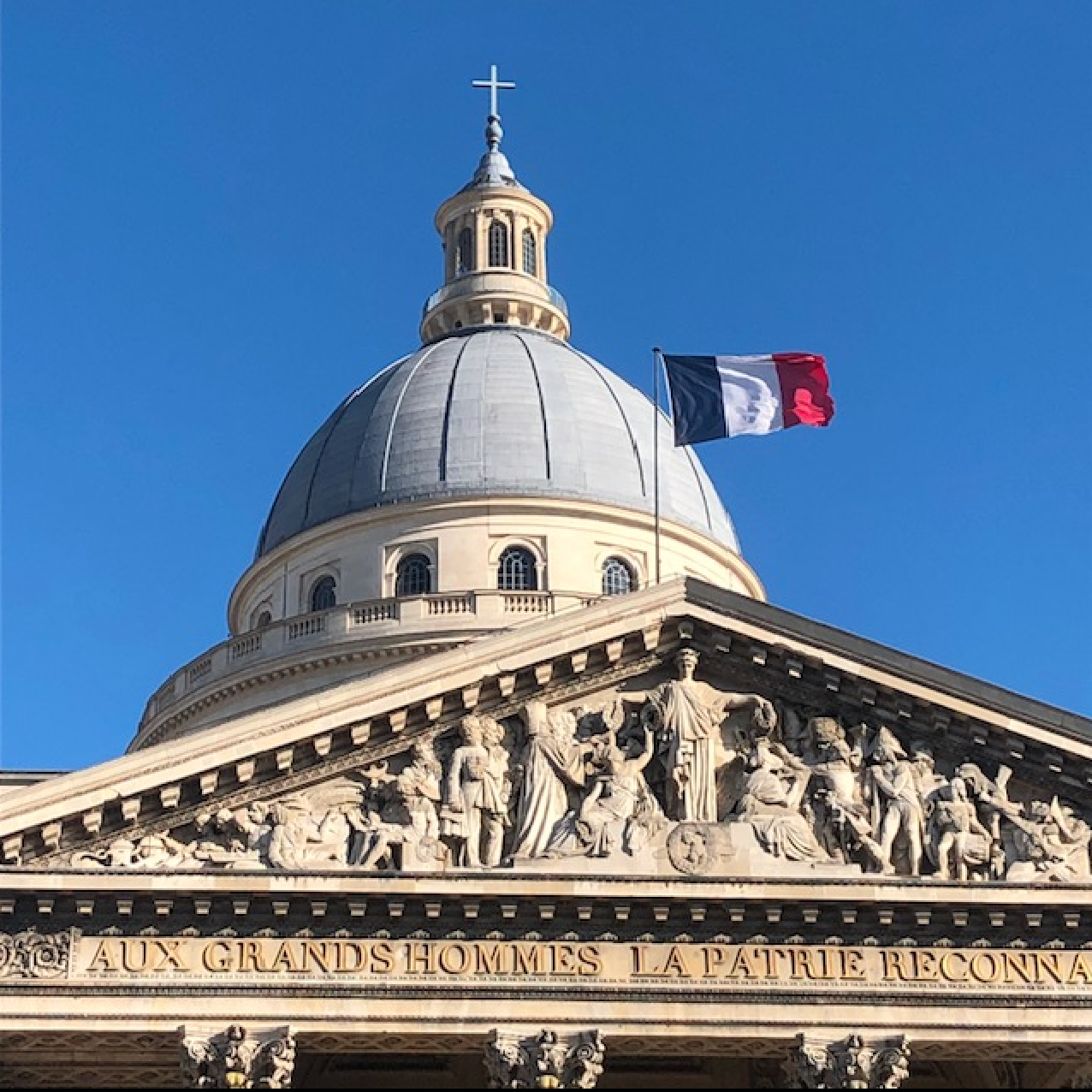 Vue du fronton et du dôme du Panthéon