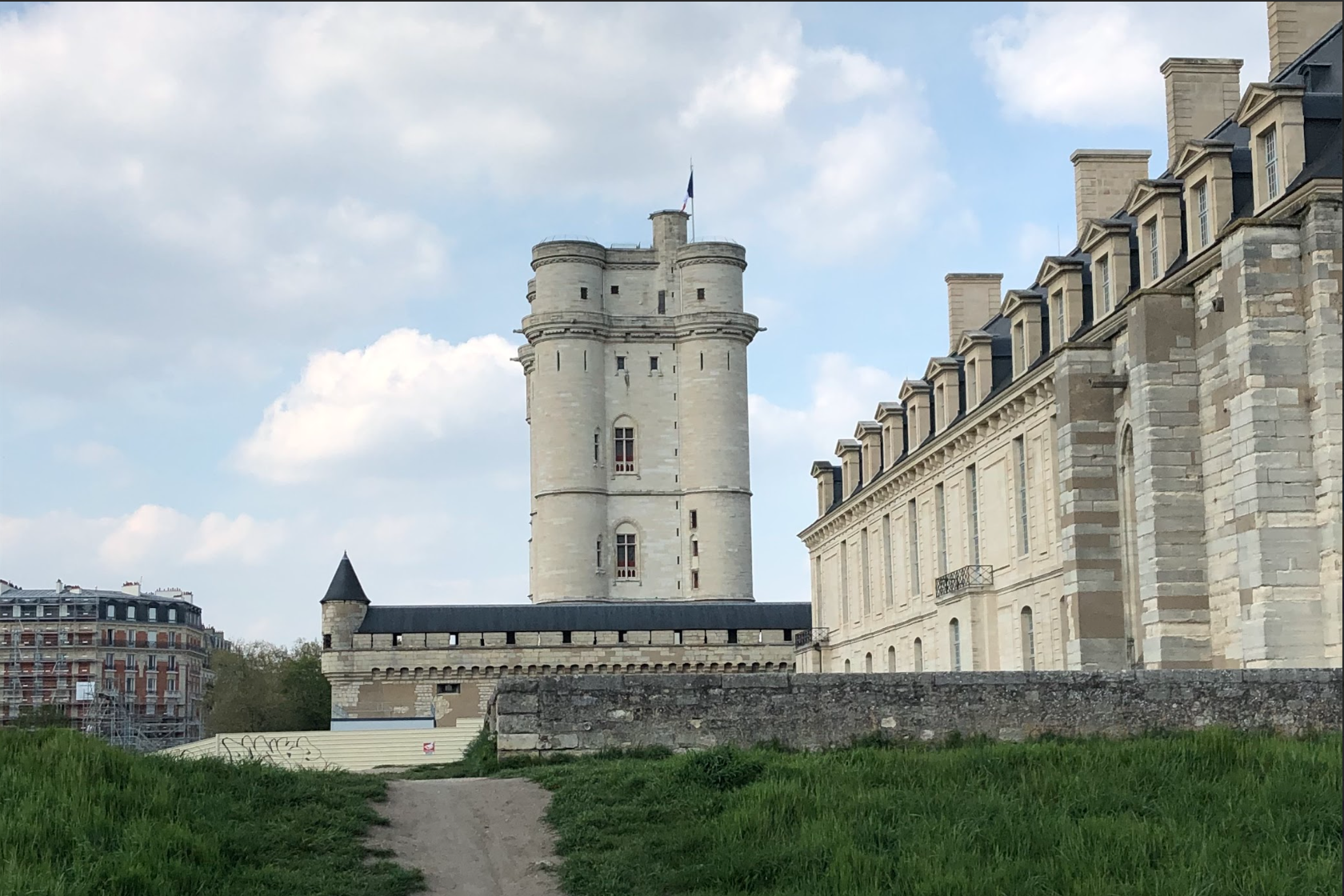 Vue du  donjon du Château de Vincennes © Whatizis
