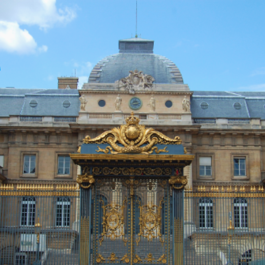 Vue du palais de justice et de sa grille, Paris © Whatizis