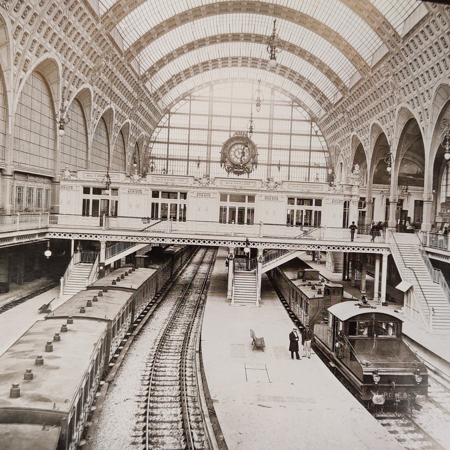 Vue ancienne, en noir et blanc, de la gare d'Orsay (1900-1939) © Whatizis