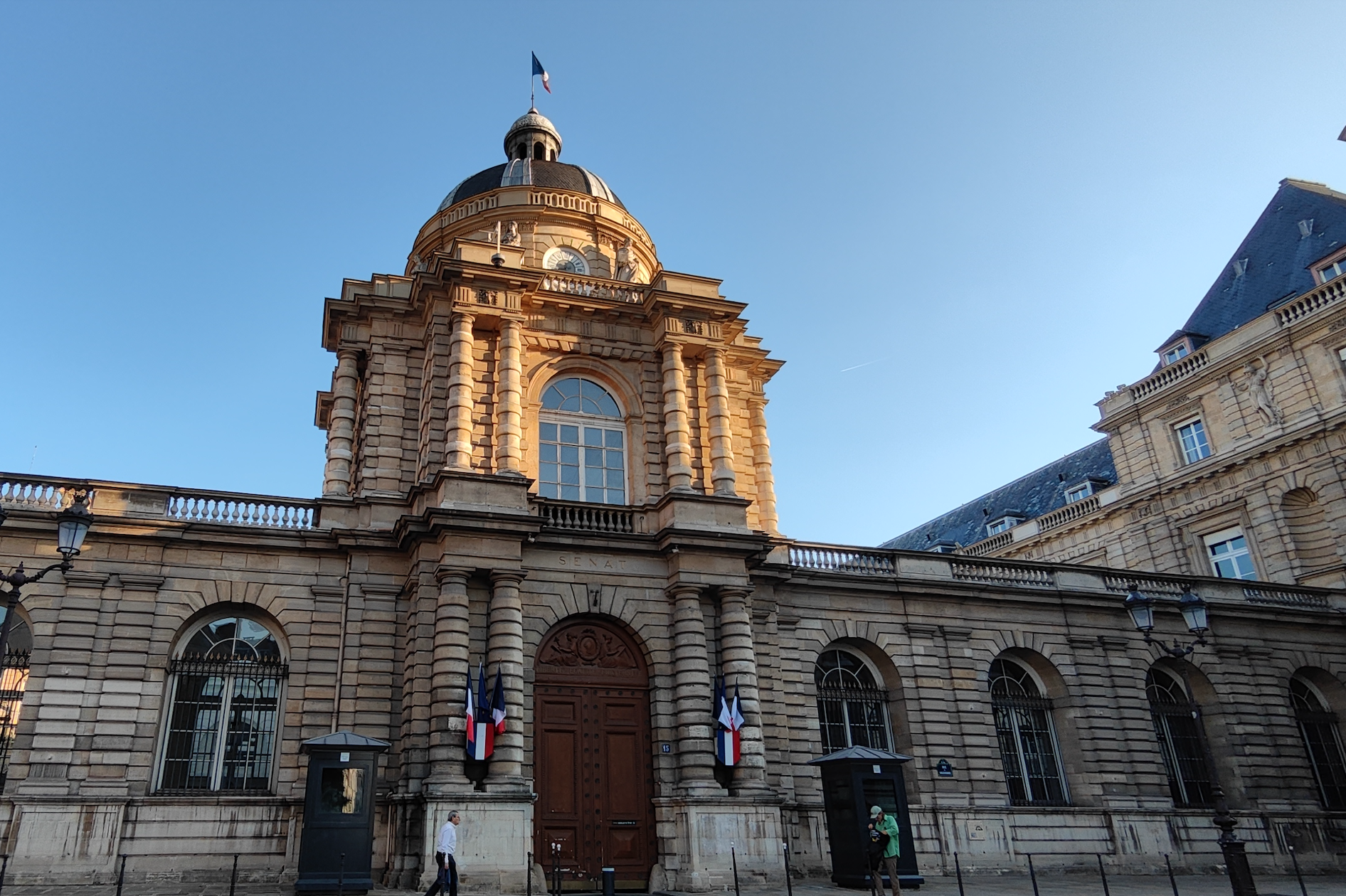 Vue du portail du palais du Luxembourg