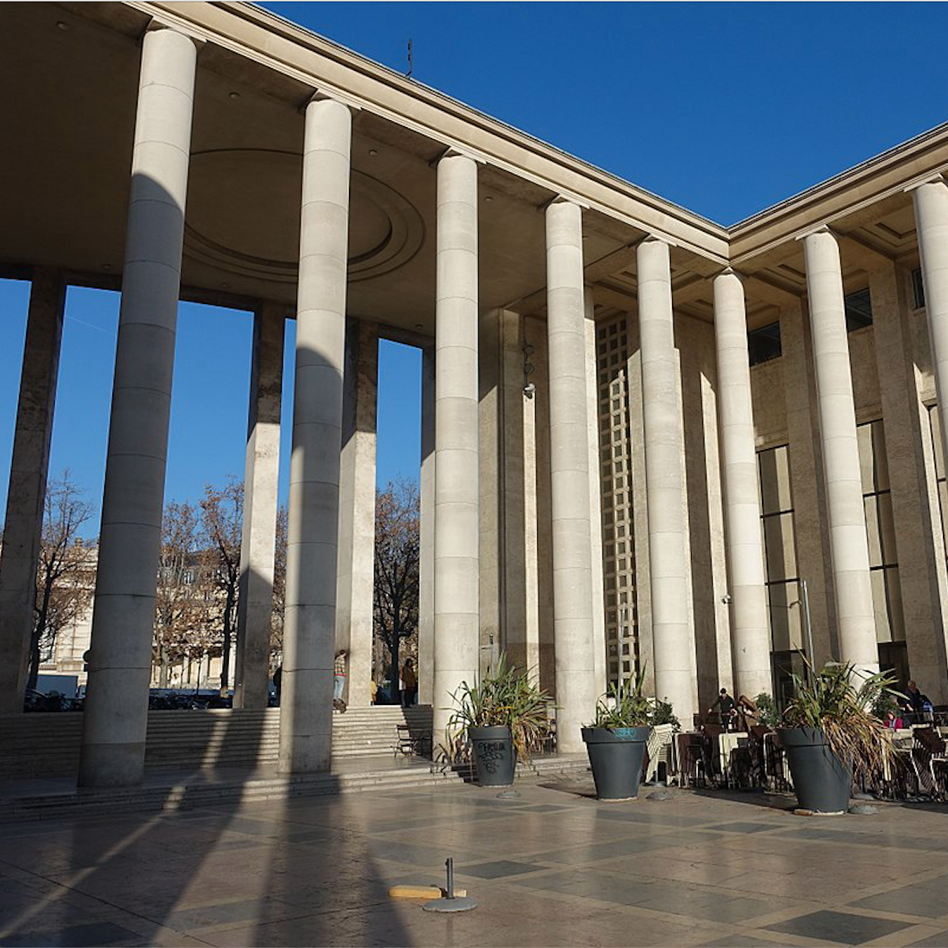Vus sur le Péristyle du Palais de Tokyo © Whatizis
