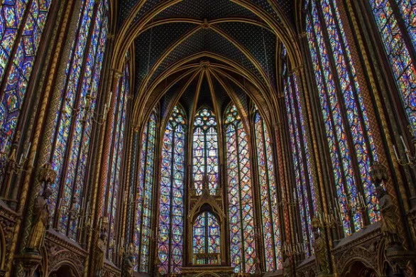les vitraux de la Sainte Chapelle vus de l'intérieur