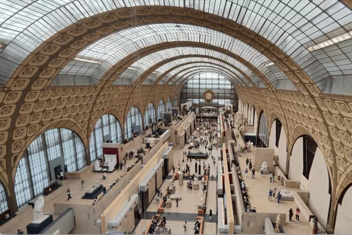 Vue de l'intérieur du Musée d'Orsay, depuis sa terrasse 