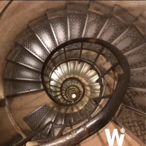 Escalier en colimaçon dans le pilier de l'Arc de Triomphe