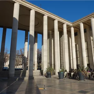 Vus sur le Péristyle du Palais de Tokyo © Whatizis