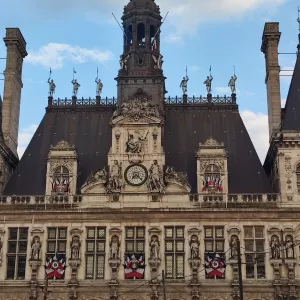 Détails de la façade de l'hôtel de ville de Paris © Whatizis