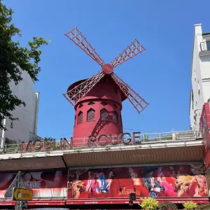 Le Moulin Rouge © Whatizis