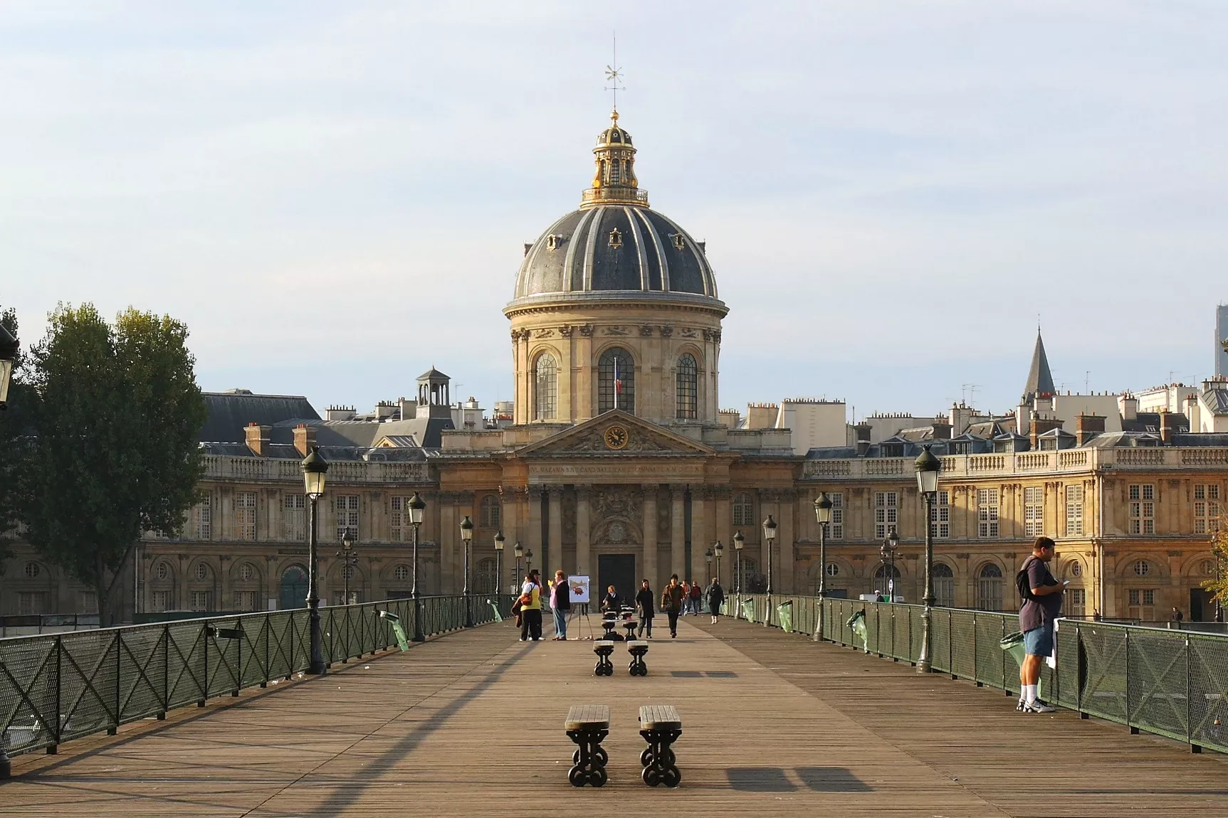 Vue de la coupole de l'Institut de France depuis le Pont des Arts à Paris.