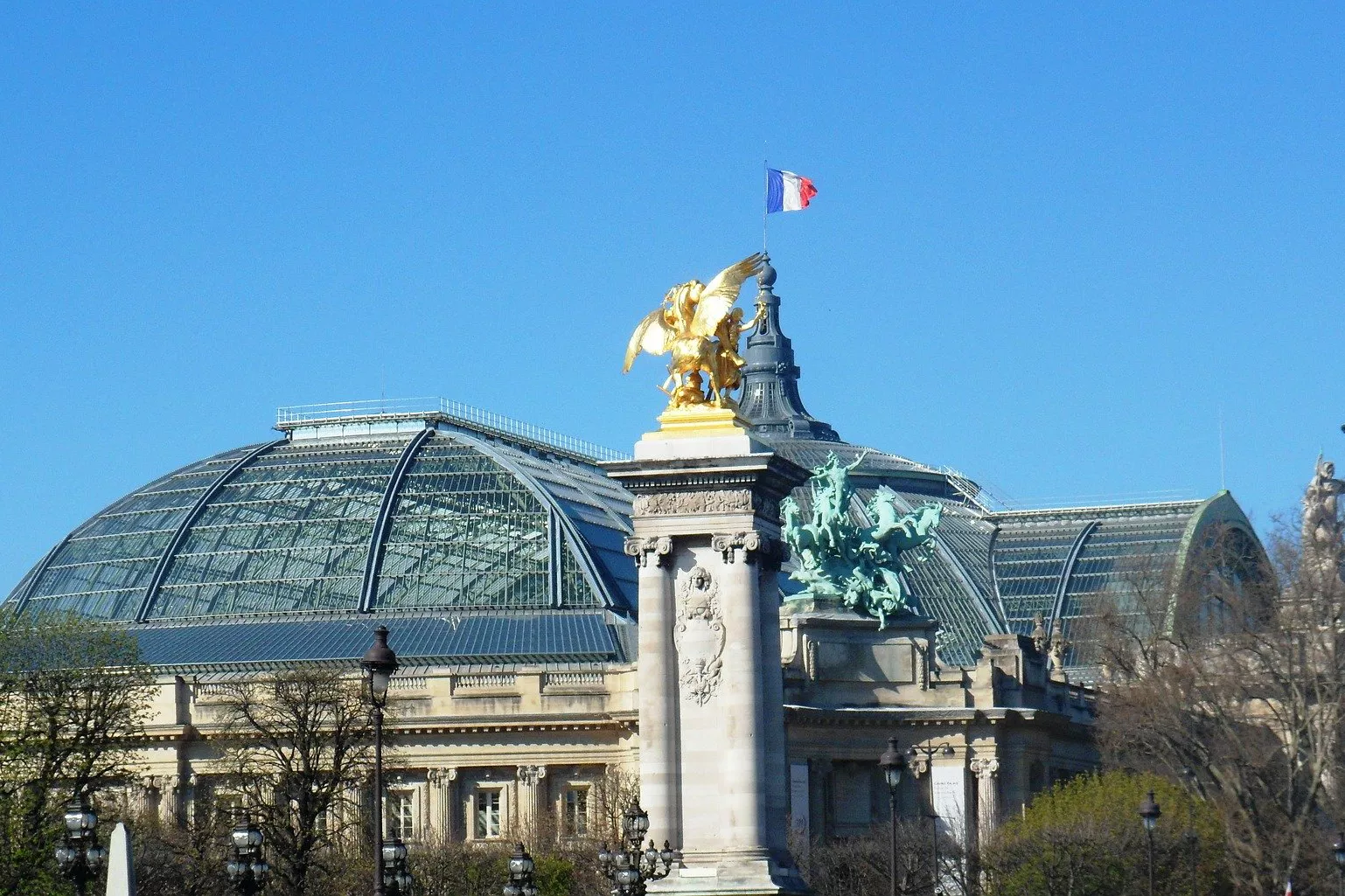 Vue du Grand Palais depuis le Pont Alexandre III © Whatizis